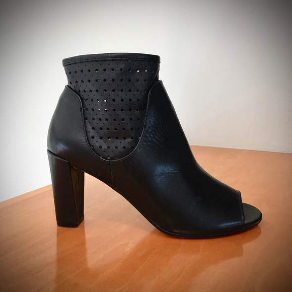 Karen Millen NWT Perforated Black Leather Peeptoe Booties, Size 7 - Picture 2 of 8